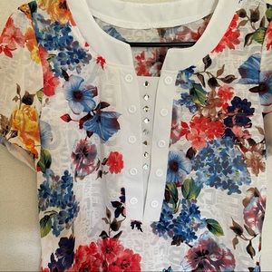 Floral top size medium